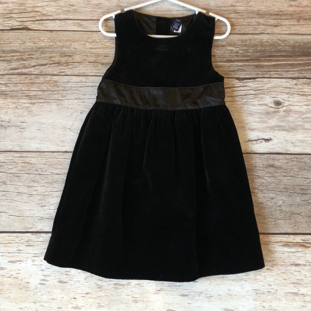 Adorable Gap Toddler Velvet Style Dress Size 3T.